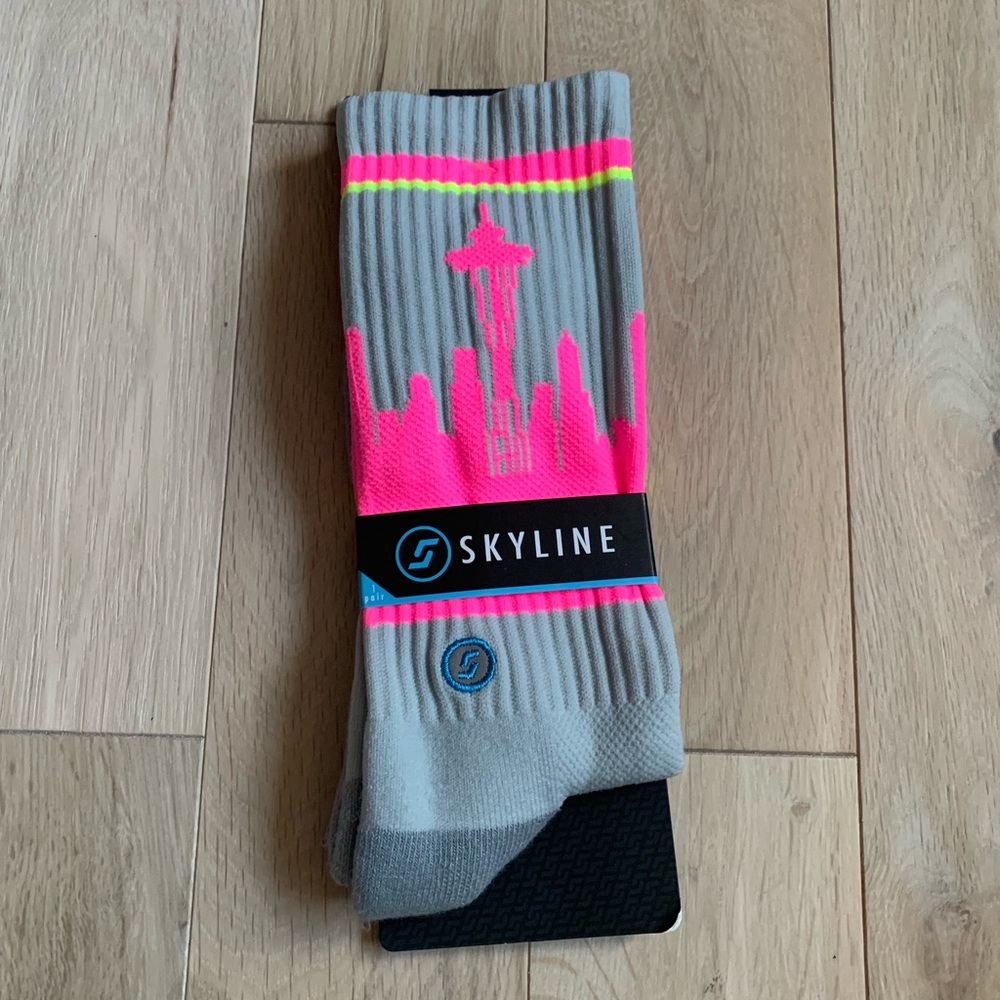 Strideline Seattle Skyline pink/grey Crew Socks